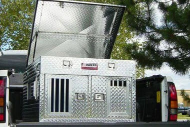 HUNTER SERIES DOUBLE COMPARTMENT WITH TOP STORAGE / 48 W X 36 D X 26 H / SHALLOW / STANDARD VENTS / DIAMOND TREAD ALUMINUM - DOGSWAGI